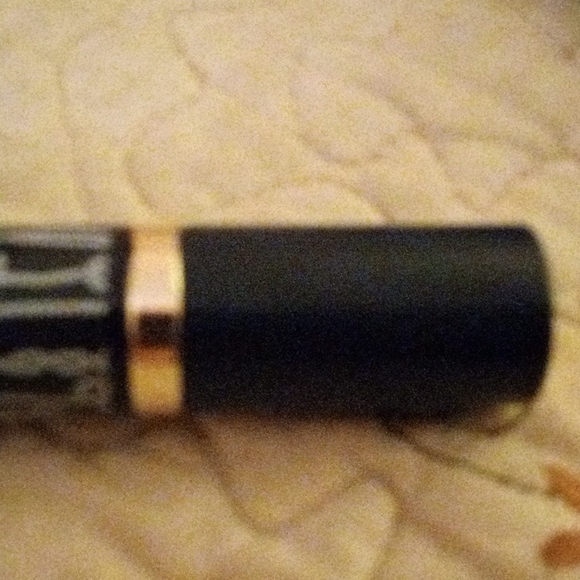 Estee Lauder Limited Edition Lipstick - Picture 3 of 5